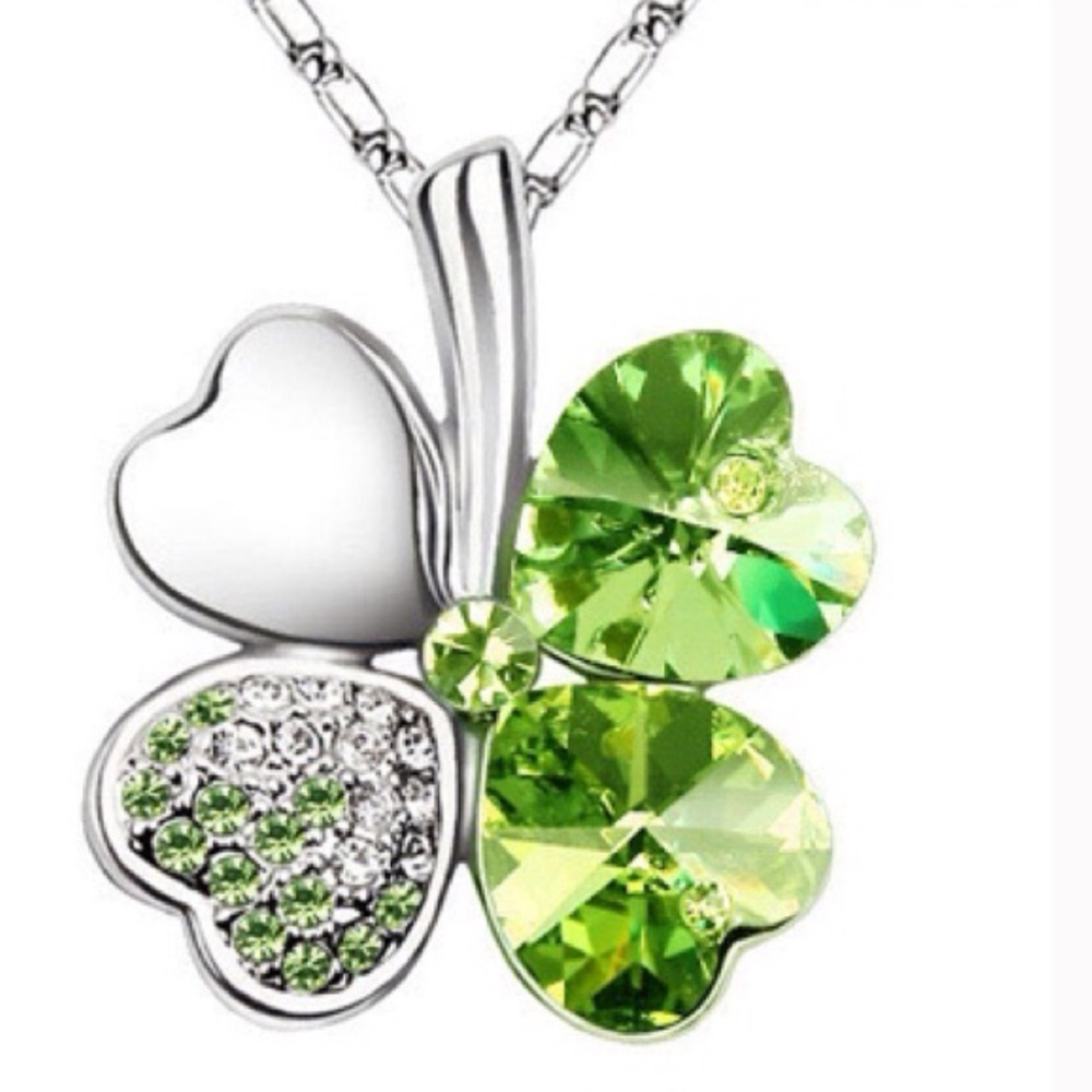 New Shamrock Pendant Necklace